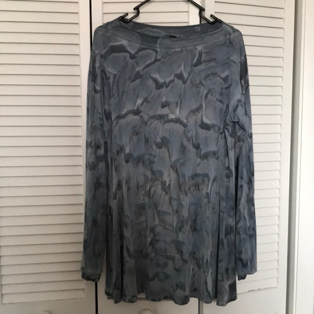 Annie Turbin long sleeves abstract tee size 1 (large ?) Designer